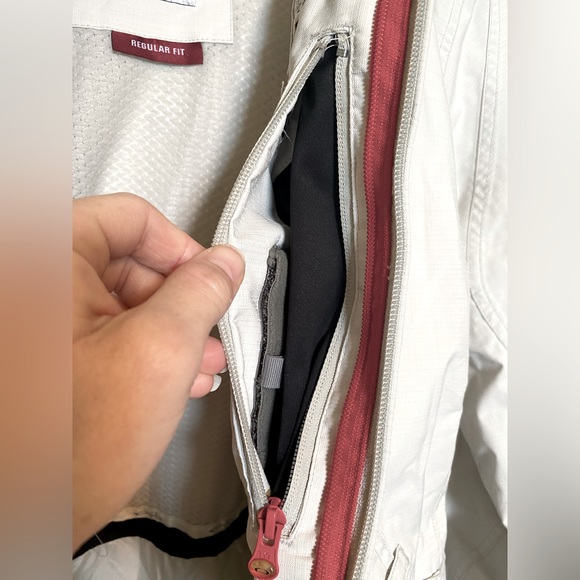 Women’s Oakley ski jacket shell. Small - Picture 6 of 8